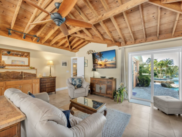 Great Value Two Bedroom Vacation Home with Pool and Spa